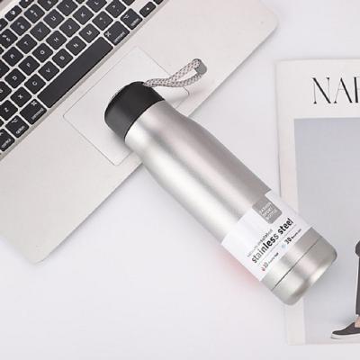 Bình nước giữ nhiệt inox 304 có dây đeo tiện lợi